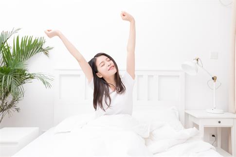1663353768114421.jpg 攝圖網_500712658_banner_早起起床伸懶腰的年輕女性(非企業商用).jpg