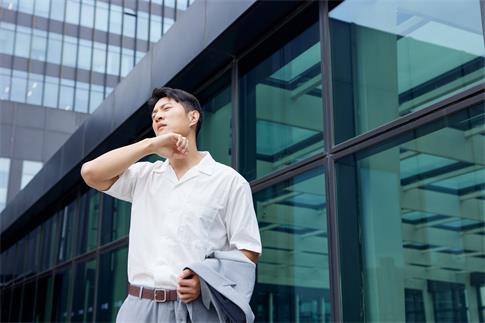 1689469550739654.jpg 攝圖網(wǎng)_507713929_banner_夏日都市白領擦汗(企業(yè)商用).jpg