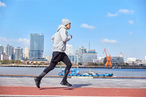 1704499304413539.jpg 攝圖網_501536328_男青年冬季戶外跑步(企業商用).jpg